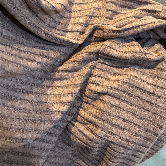 Elegant Brown Long Sleeve Sweater Dress with Pockets New Boutique - Picture 5 of 5